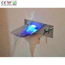 Robinet de salle de bain mural en acier inoxydable à bec verseur en acier inoxydable de 3 becs (QH0500WSF)